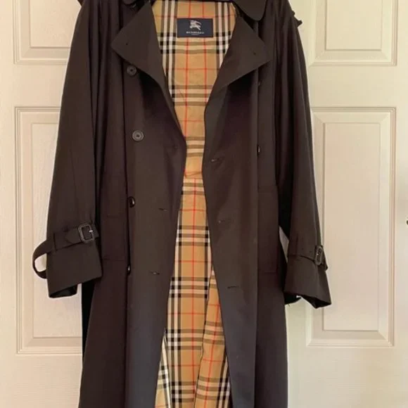 Burberry - Trench Coat